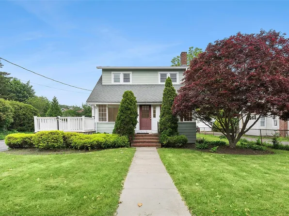 1018 Roanoke Avenue, Riverhead, NY 11901