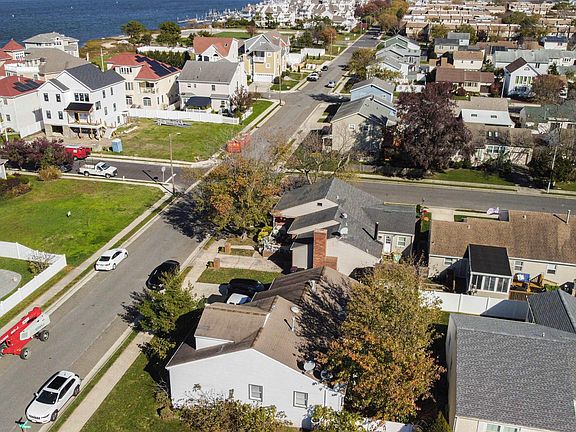 3rd image of 6100 Burk Ave