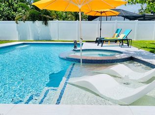 564 107th Ave N, Naples, FL 34108