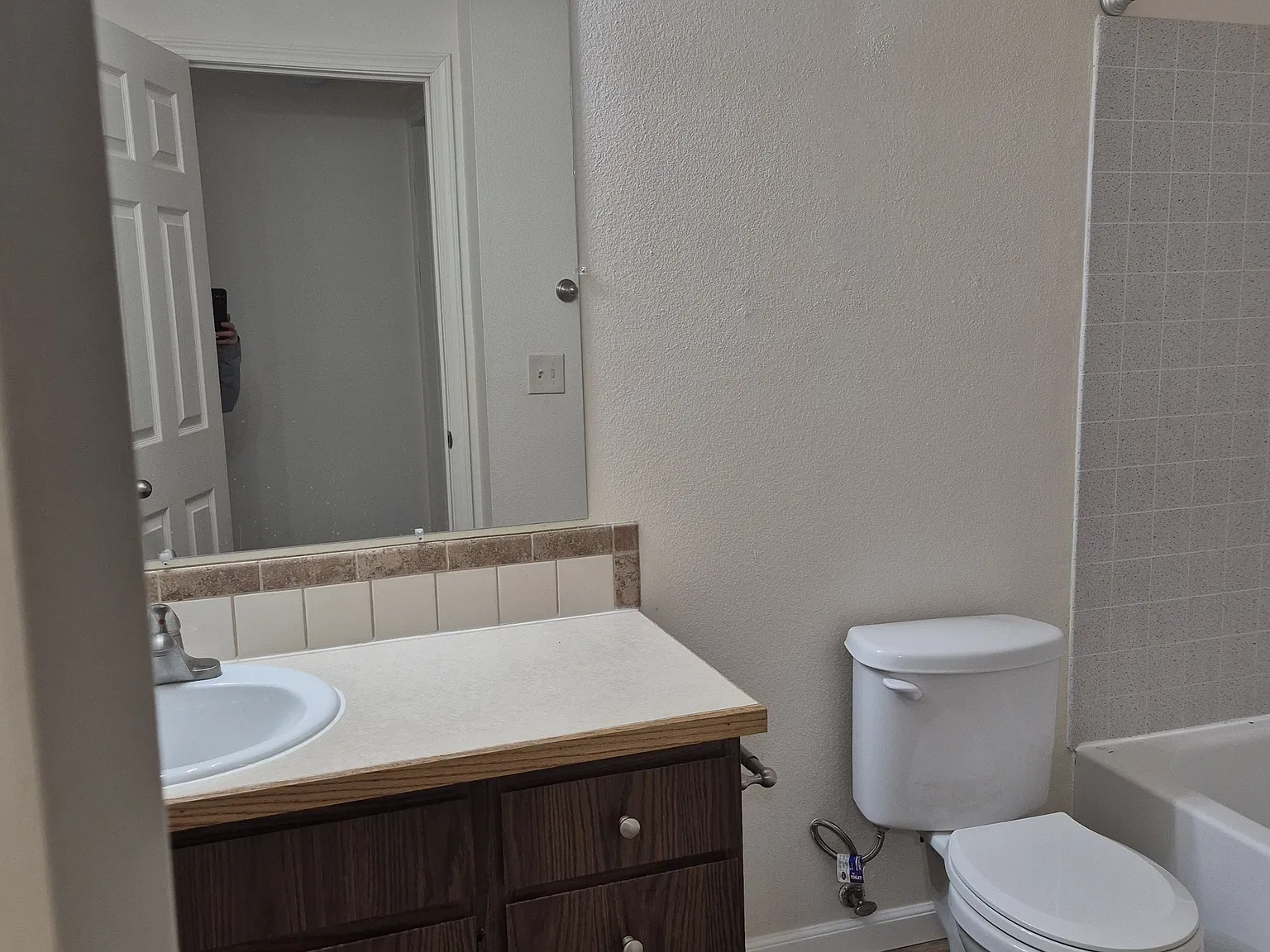 Brookside Apts - 2133 — Photo 4