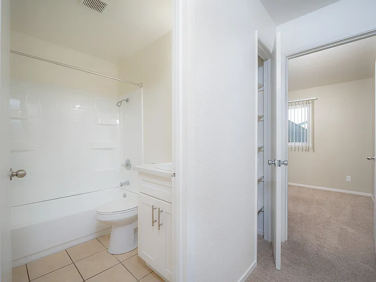 3044 UNIT#1 bath (1)