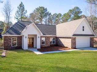 27 Pine Meadow Loop, Hattiesburg, MS 39402