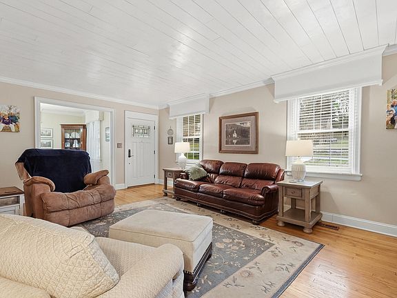 4th image of 307 Guild Dr