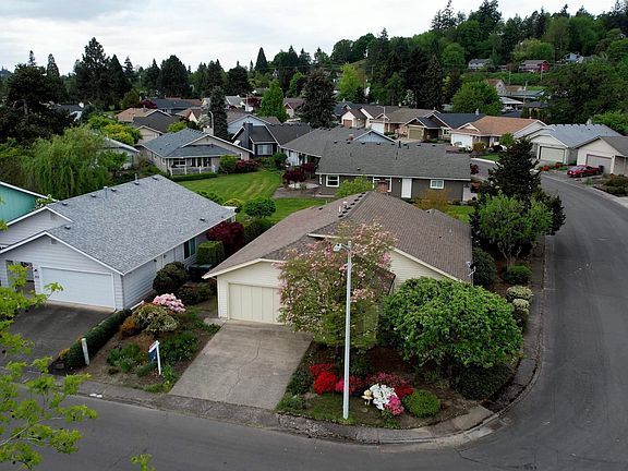 2nd image of 3245 Oakcrest Dr NW