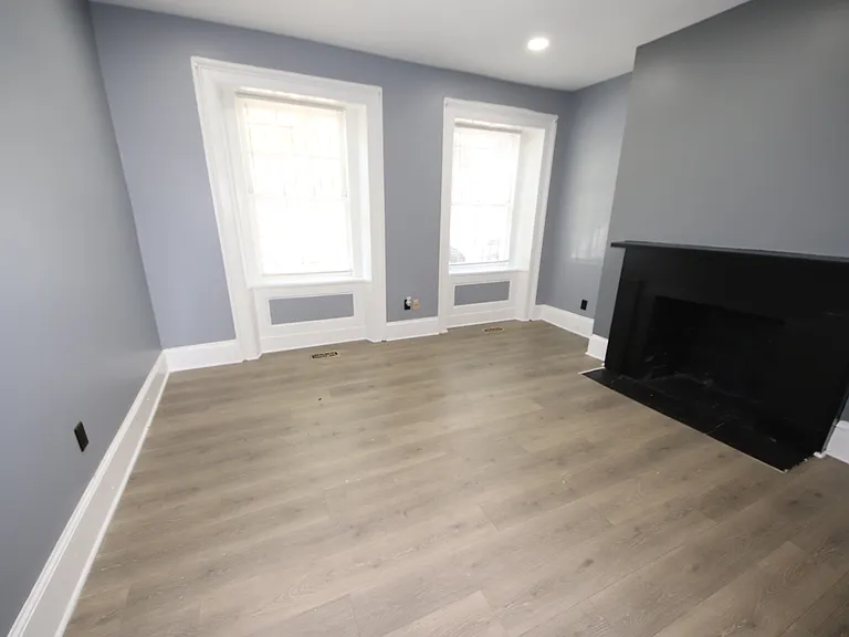 17 E Centre St #1 — Photo 4