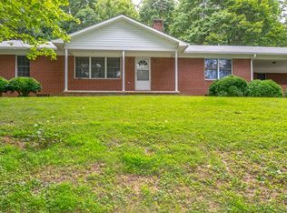 132 Dogwood Ln, Independence, VA 24348