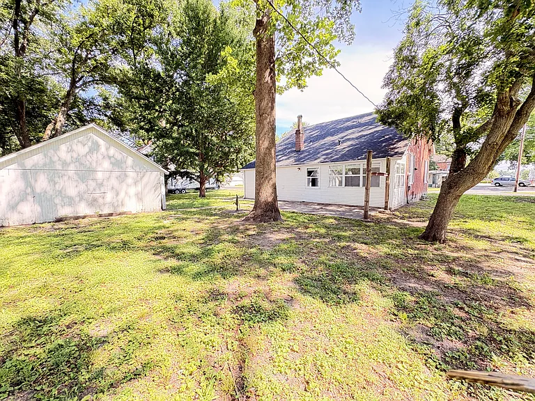 507 E Church St — Photo 2