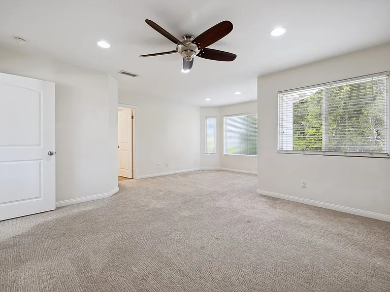 526 Houston Dr — Photo 17