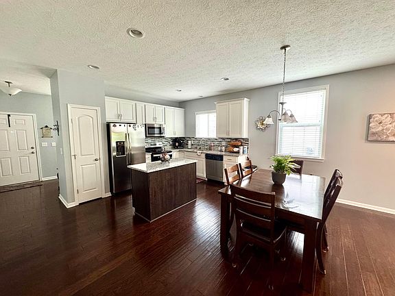 3rd image of 2243 Holiday Valley Dr