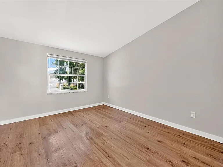 1099 Grove Ave — Photo 38