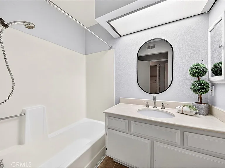 8615 Meadow Brook Ave #101 — Photo 9