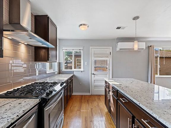 3rd image of 3136 Stuart St #3