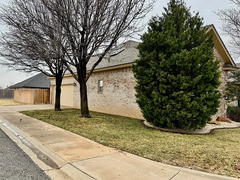 311 Longhorn St — Photo 4