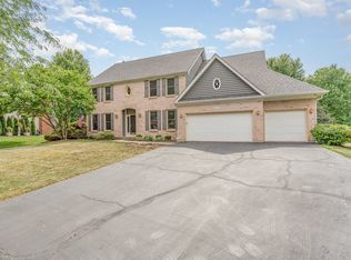 975 Pinecrest Dr, Sugar Grove, IL 60554