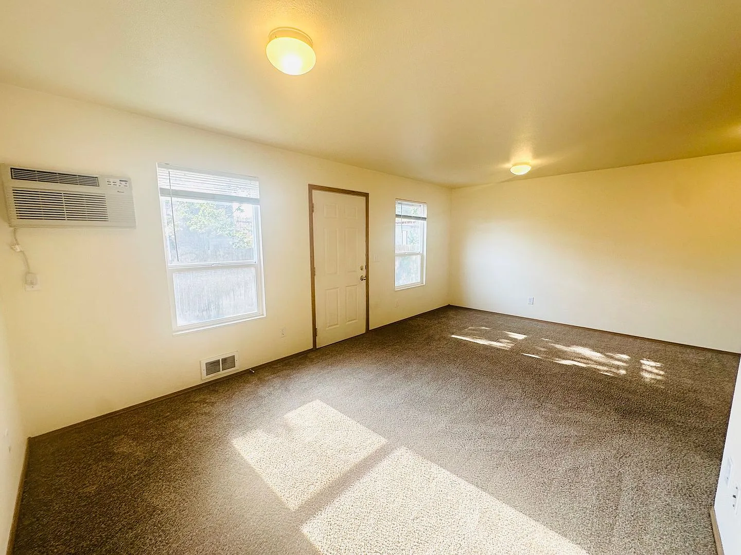 1656 Barlow — Photo 3