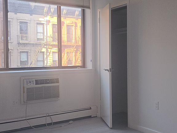 3rd image of 210 E 118th St APT 402