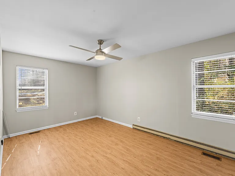 4421 Jacobs Dr — Photo 9