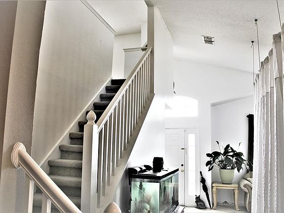 4th image of 1021 Hacienda Cir