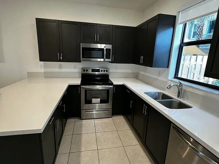 542 SW 19th Ter #Townhouse 542 — Photo 16