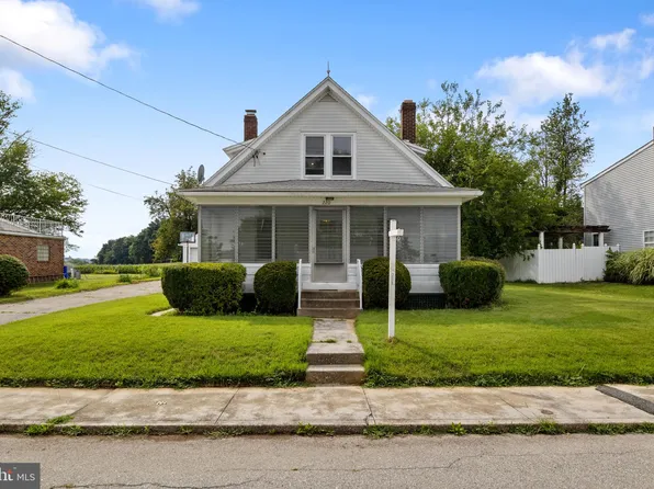 220 N 3rd St, New Freedom, PA 17349