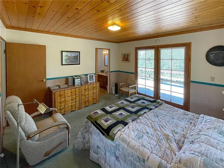 1521 Lassen Way — Photo 4