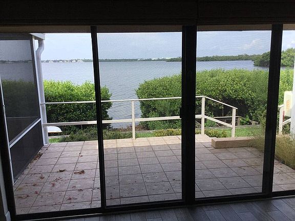 3rd image of 3885 Catalina Dr