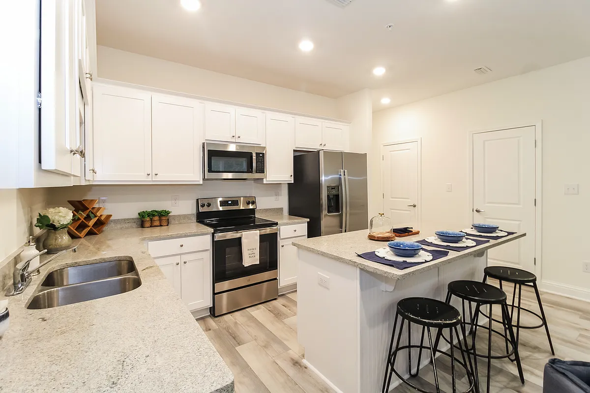 Building Photo - 114 Cabot Ln #114