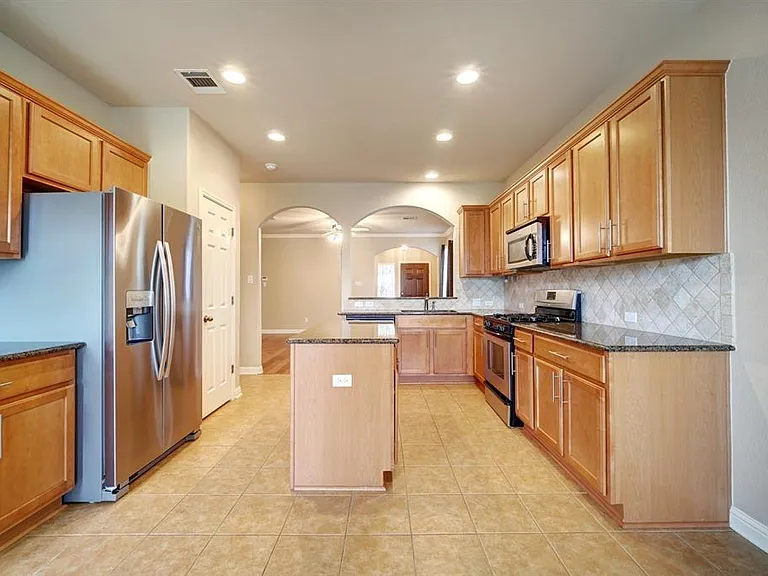 1696 Stonehaven Ln — Photo 12