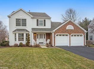 3 Applewood Ct, Cary, IL 60013