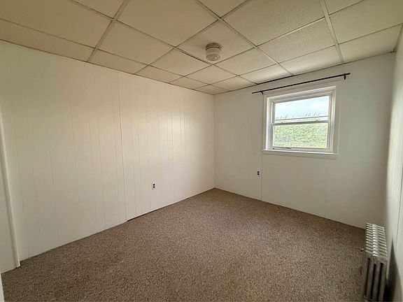 3rd image of 1124 W Elm St