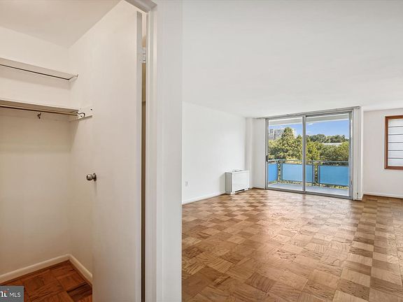 4th image of 10201 Grosvenor Pl APT 510