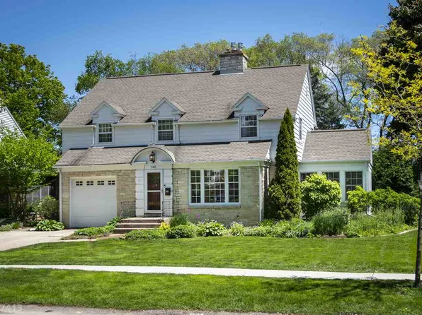 146 Kensington Dr, Madison, WI 53704