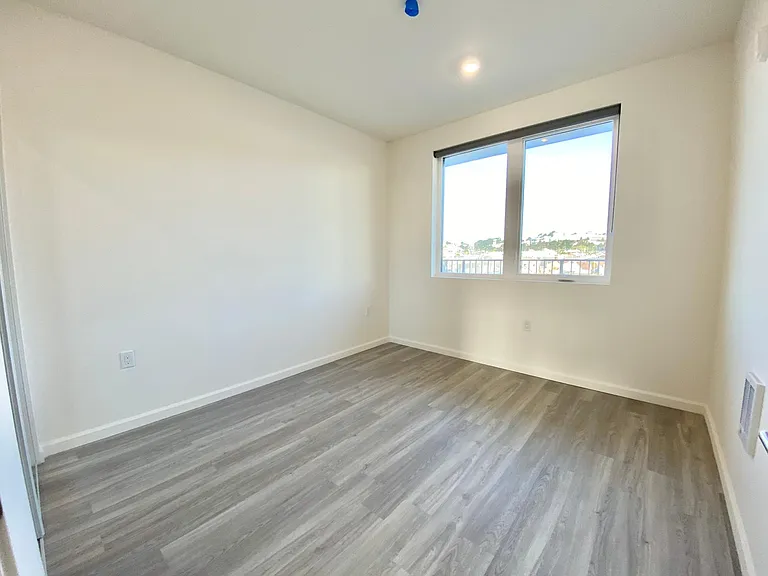 1830 Alemany — Photo 17
