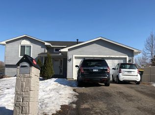 1301 Pondview Ct, Shakopee, MN 55379