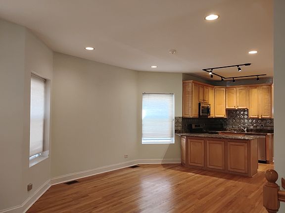 3rd image of 2721 W Leland Ave #1