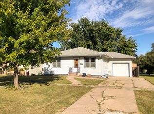 530 6th St, Phillipsburg, KS 67661