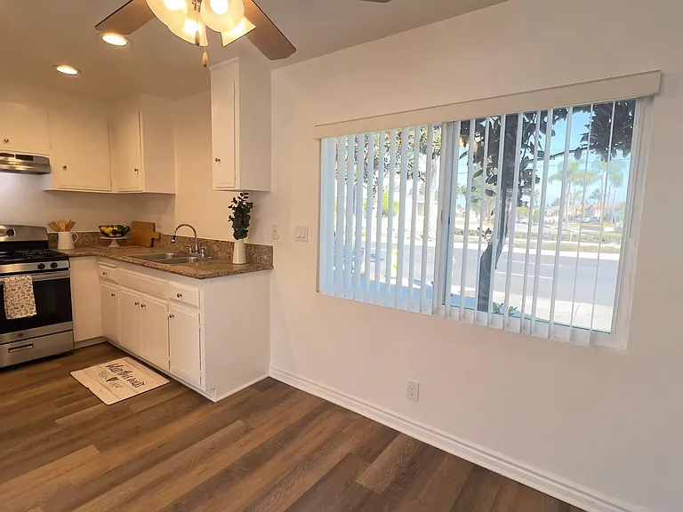 Downey North Apartments — Photo 14