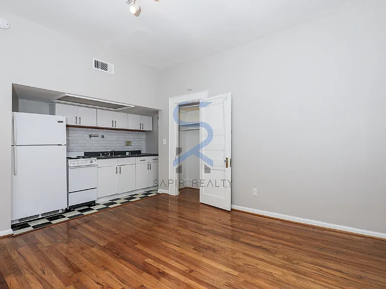 920 Greenwood Ave NE #C — Photo 9