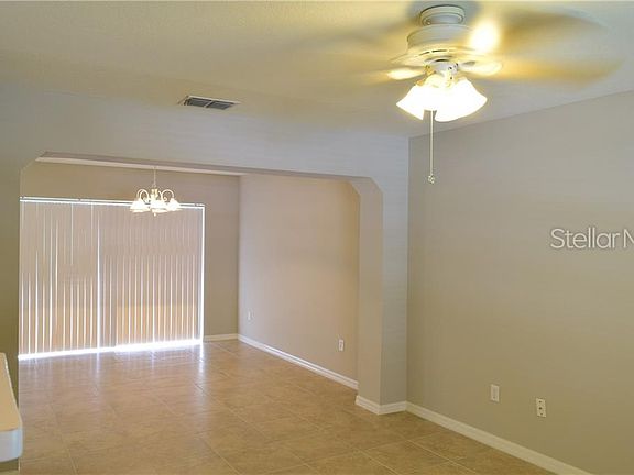 5th image of 121 Woodknoll Pl