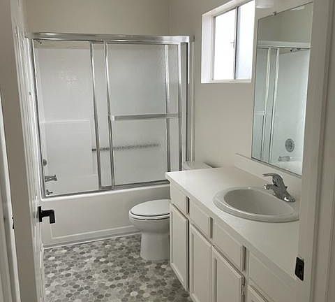 2nd image of 621 E Magnolia Blvd #12