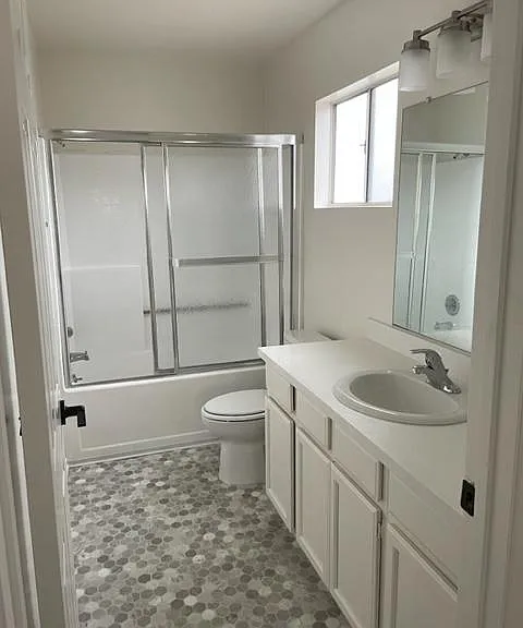 621 E Magnolia Blvd #12 — Photo 2