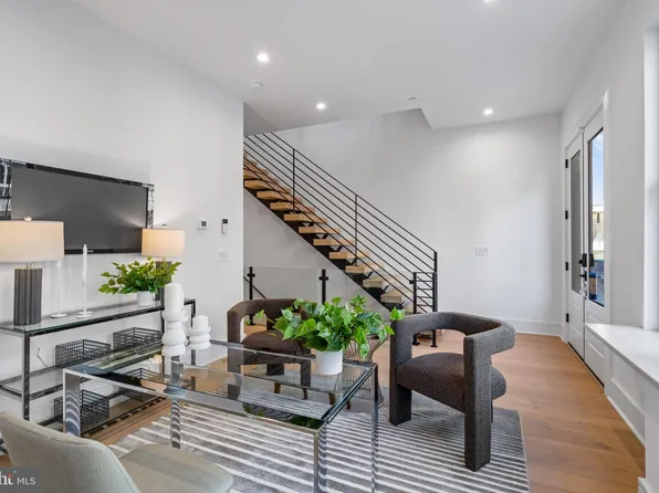 250 N 2nd St, Philadelphia, PA 19106