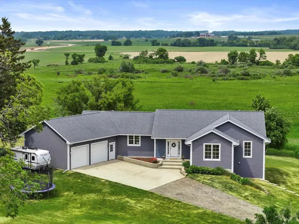 1071 Vinney Street, Belleville, WI 53508