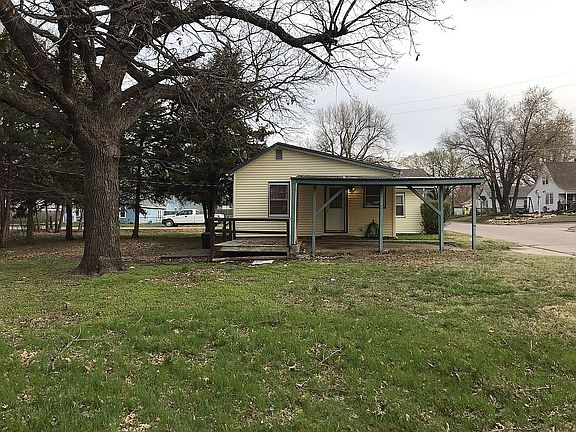3rd image of 701 W Benton Ave