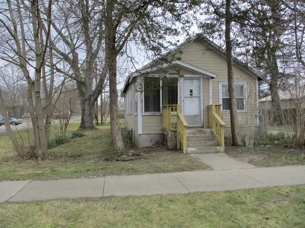 226 N Maple St, Fennville, MI 49408