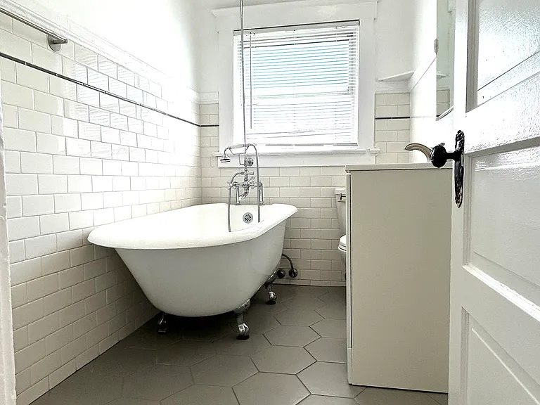 54 Rose Ave #7 — Photo 7