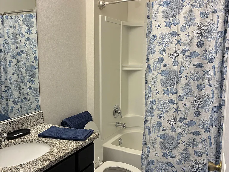 Room1: Ensuite private Bathroom