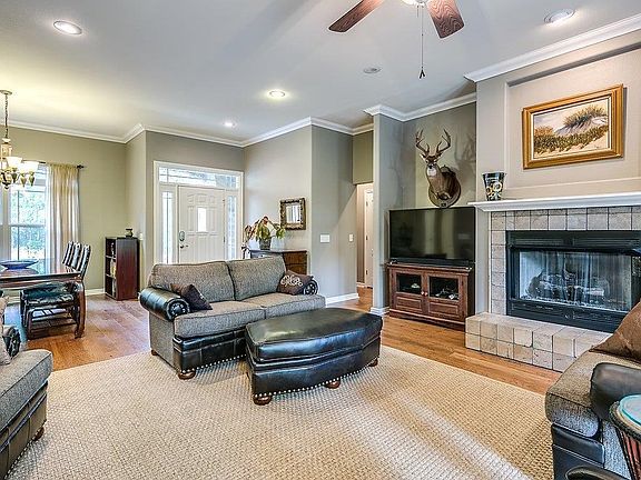 4th image of 5 Worstead Cir