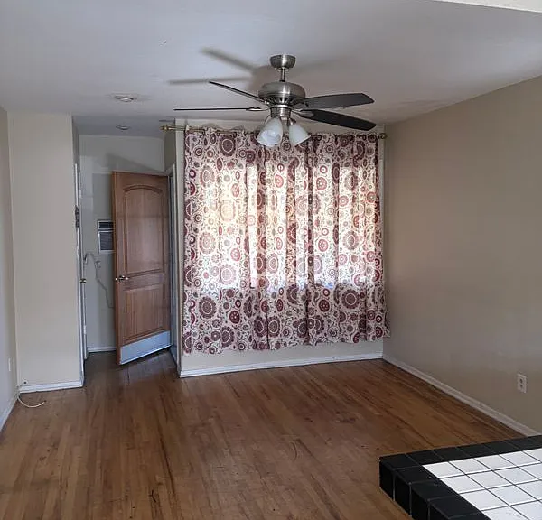 11433 Emelita St #2 — Photo 6