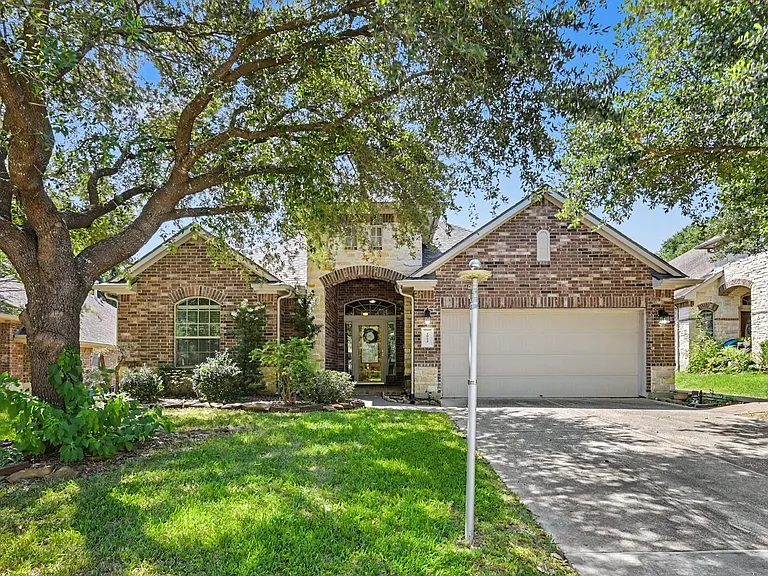 1912 Hill Manor Dr — Photo 1